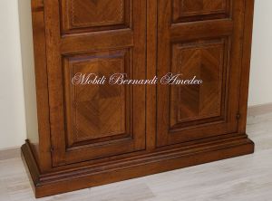Armadietto dispensa da cucina o soggiorno in legno massello con intarsi